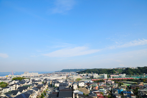 住宅街の丘の上から京急線を俯瞰する 写真共有サイト フォト蔵