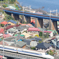 石橋界隈を通過する東海道新幹線N700系