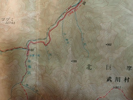 昔の山と高原地図では一ノ沢の次の沢に山ノ神沢の表記があるが…