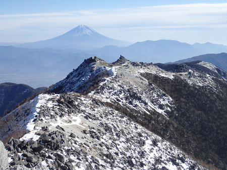 観音岳から薬師岳と富士山