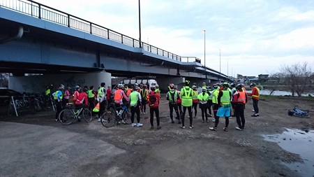 ブリーフイング 右の寝せてある私の自転車