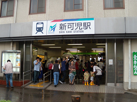 新可児駅混雑する改札
