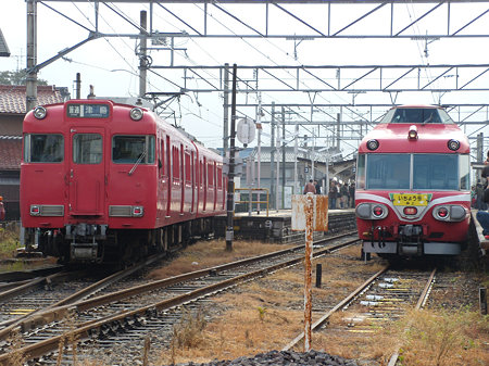 7011Fと6000系三河ワンマン車並び