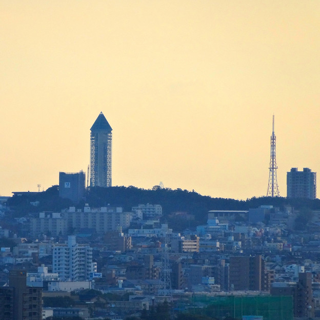 スカイワードあさひ No - 086:天体観測室横からの眺め(東山スカイタワーと鉄塔)