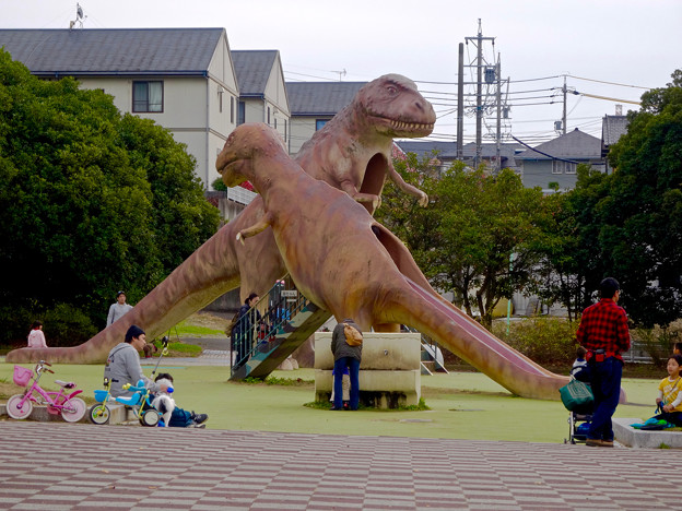 大高緑地公園 No - 8:恐竜型の滑り台!?