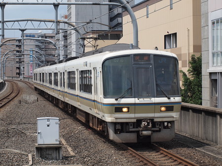 221系快速 山陰本線二条駅