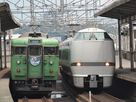 683系特急サンダーバードと113系湖西線40周年HM付き普通 湖西線志賀駅