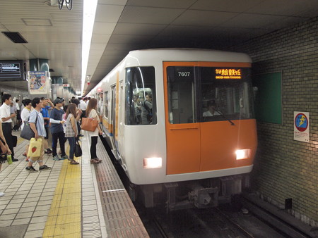 近鉄7000系 大阪市営地下鉄中央線本町駅