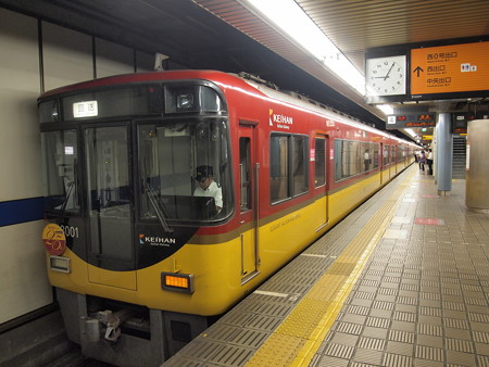 京阪8000系回送 京阪本線淀屋橋駅