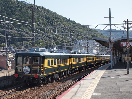 14系 サロンカーなにわ 東海道本線山科駅
