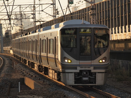 225系普通 東海道本線塚本駅