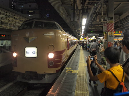 189系回送 中央本線新宿駅04