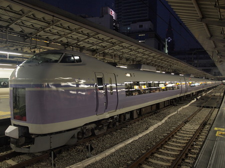 E351系特急スーパーあずさ 中央本線新宿駅01