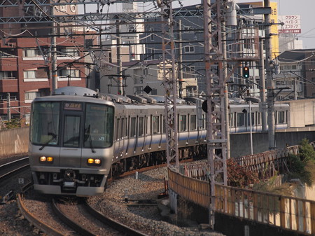 223系紀州路快速 大阪環状線芦原橋駅