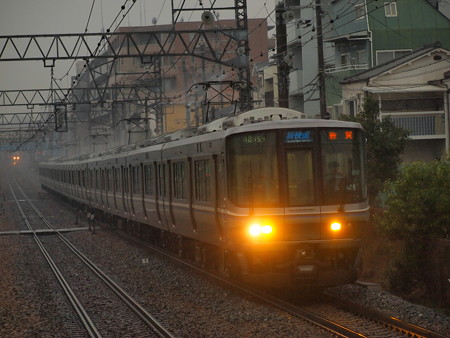223系新快速 東海道本線甲南山手駅