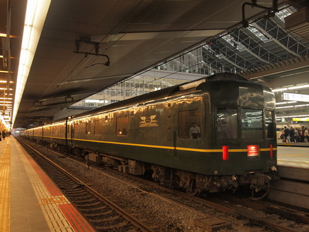 24系トワイライトエクスプレス 東海道本線大阪駅02