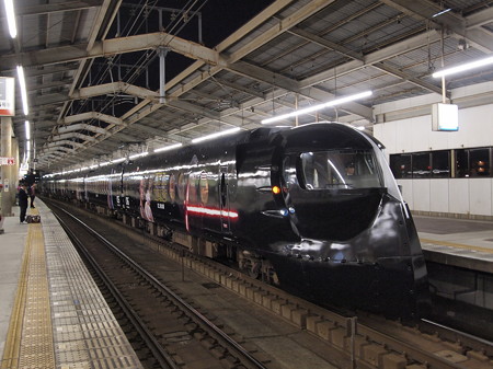 南海50000系ラピート スターウォーズフォースの覚醒号 南海本線天下茶屋駅01