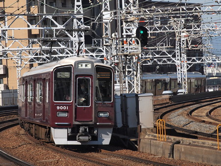 阪急9000系急行 阪急宝塚線中津駅
