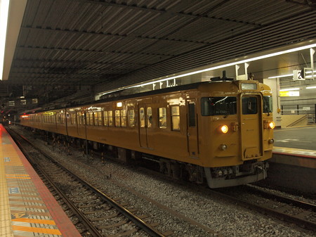 115系普通 山陽本線岡山駅