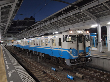 キハ40普通 高徳線高松駅01