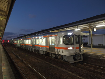 キハ25系普通 紀勢本線松阪駅02