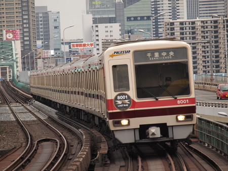 北大阪急行8000形 御堂筋線西中島南方駅04