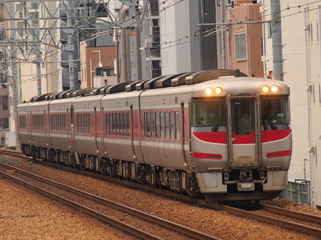 キハ189系特急はまかぜ 東海道本線さくら夙川駅