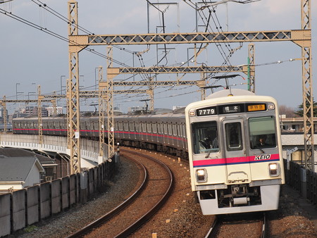 京王7000系準特急 京王相模原線稲田堤駅01