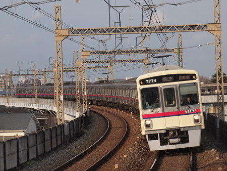 京王7000系準特急 京王相模原線稲田堤駅02
