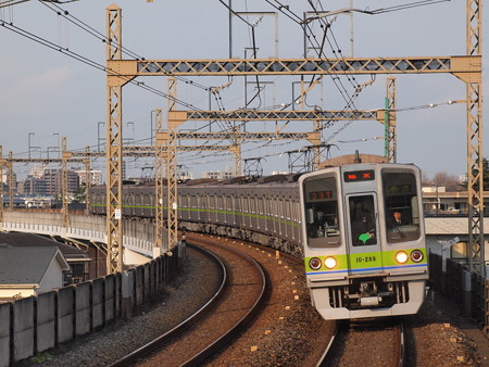 都営10‐000形快速 京王相模原線稲田堤駅02