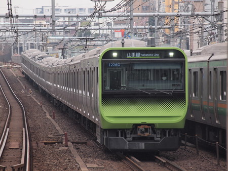 E235系普通 山手線駒込駅 03