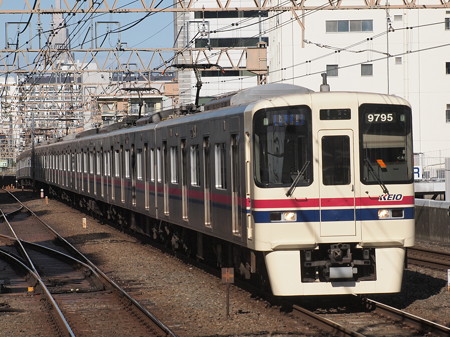 京王9000系快速 京王線笹塚駅02