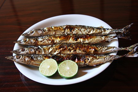 今日の夕食(1)　サンマ焼けました！ (＠＾＾＠）