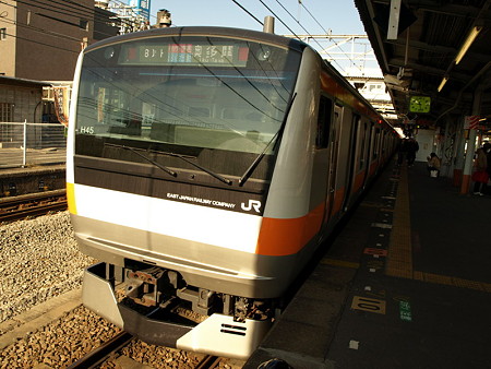 E233系中央線(拝島駅)