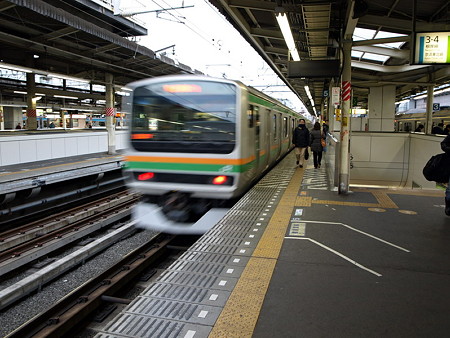 Ｅ２３１系東海道線（横浜駅９番線）