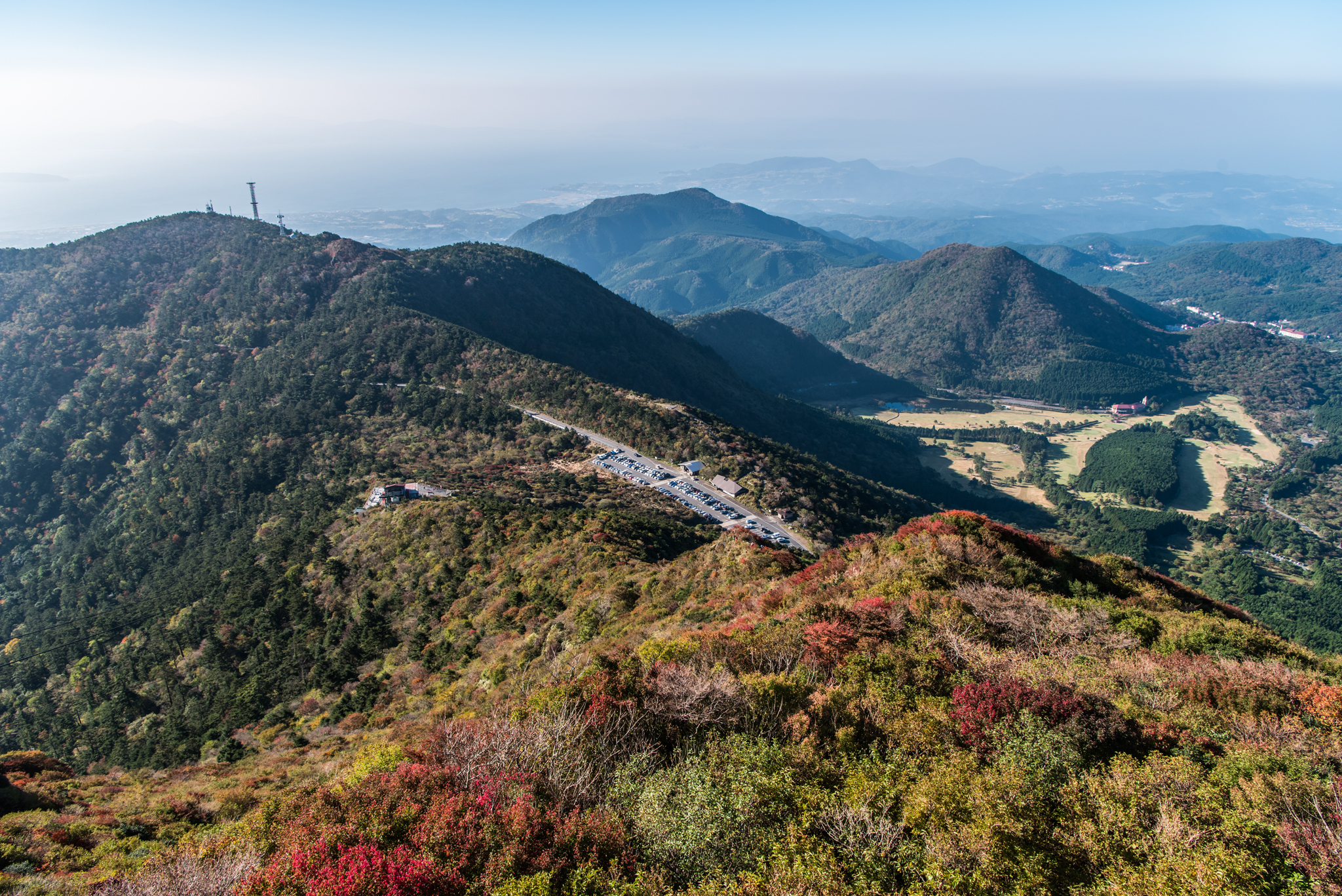 仁田峠を見下ろす