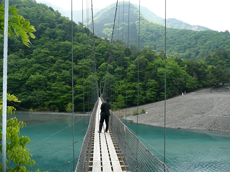 雨畑湖の吊り橋