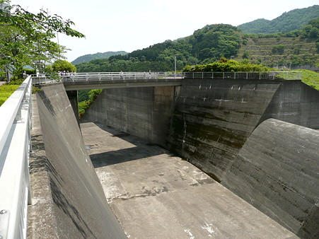 奥野ダム非常用洪水吐き