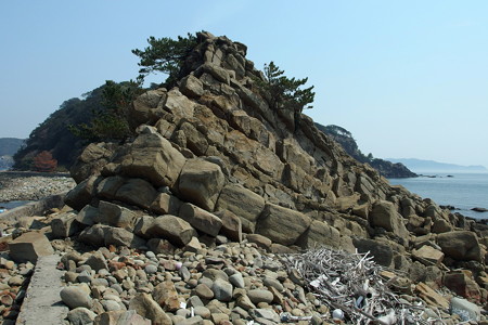 沖ノ島北東端の岩山