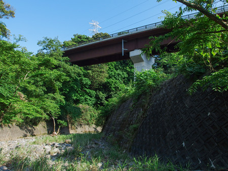 赤淵川にかかる新花川戸大橋