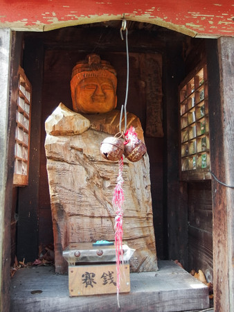 分岐地点の木彫地蔵