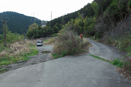 明星山沿いの道