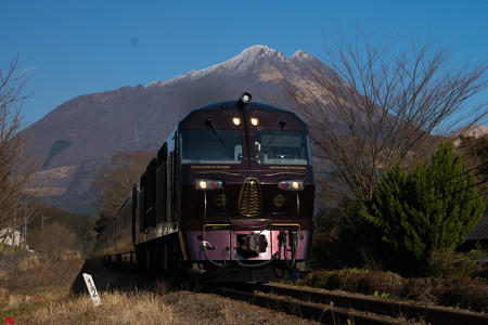 DF200-7000+77系客車 「ななつ星 in 九州」@由布院-野矢