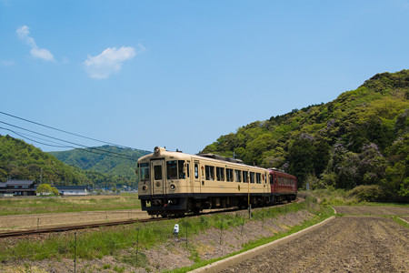 KTR700形「コミューター車両+あかまつ」