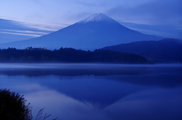 ２０１５富士山麓の秋０６ 初冠雪の朝 束の間の逆さ富士 写真共有サイト フォト蔵