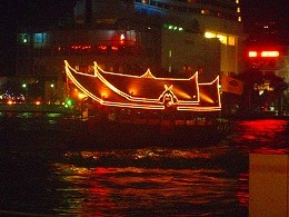 ディナークルーズ船