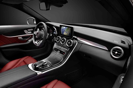 W205_Mercedes_C-Class_interior_02