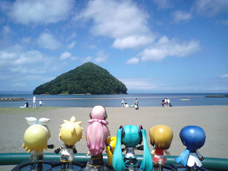 リン:「うみうみうみうみ海海海ーーーー!!」 ミク:「うみうみうみ...