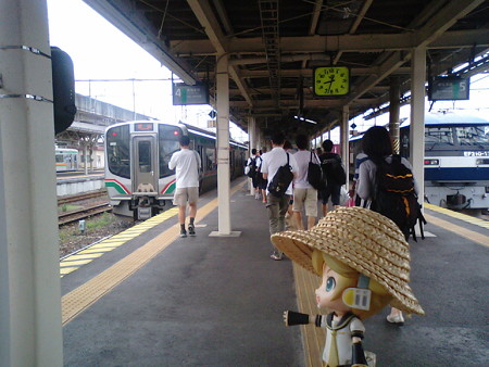 黒磯駅到着、急いで郡山行きに乗り換え! ■黒磯 8:39 → 郡山 9:58...