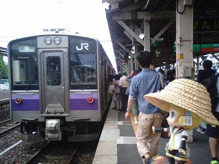 一ノ関駅に到着、11分の連絡で、盛岡行きに乗り換えます。またして...